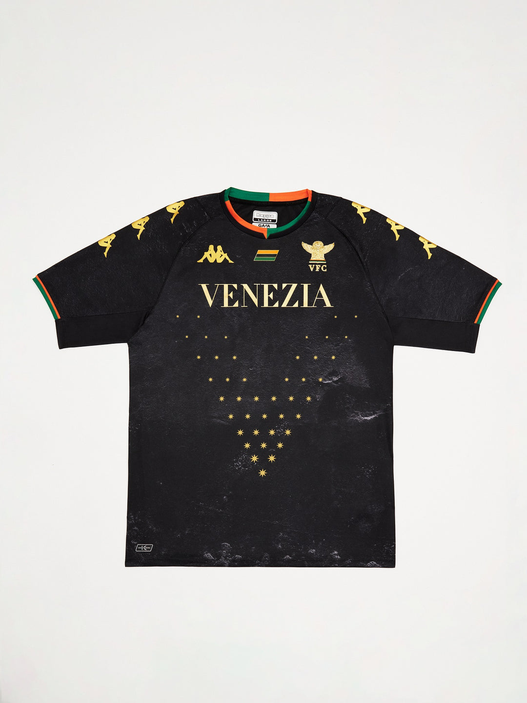 KAPPA DÉVOILE LE TOUT PREMIER MAILLOT DE SA COLLABORATION AVEC LE VENEZIA FC !