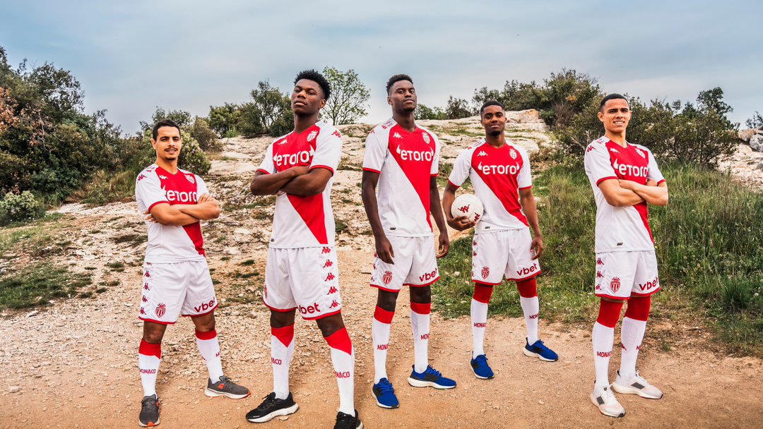 KAPPA ET L’AS MONACO PRÉSENTENT LA NOUVELLE TENUE DOMICILE POUR LA SAISON 2022-2023